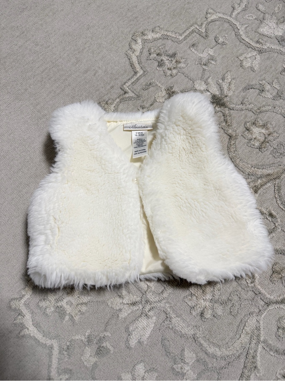 Miniclasix Baby Girl Faux Fur Vest Size 9 month ivory single button